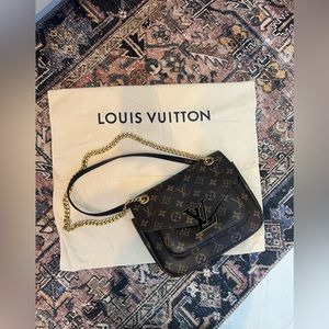 Passy Monogram Louis Vuitton Chain Bag